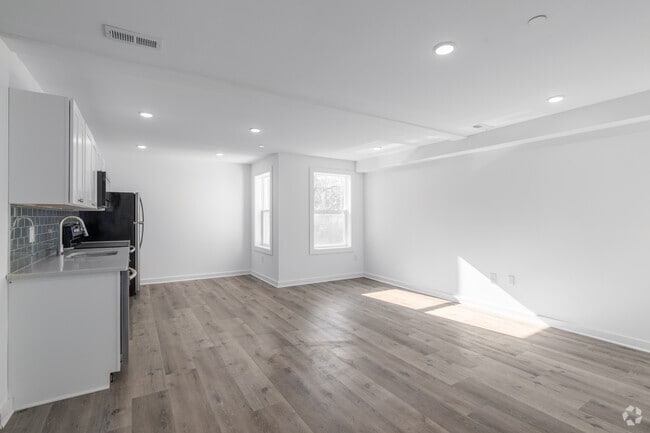 2BR, 2BA - 881SF Entrance - 1254 N Carlisle St
