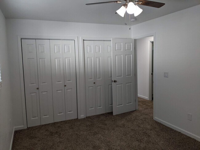 Building Photo - Walnut Quadruplex