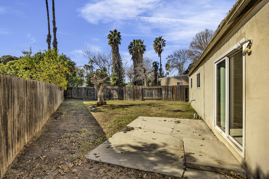 Building Photo - 18828 Napa St