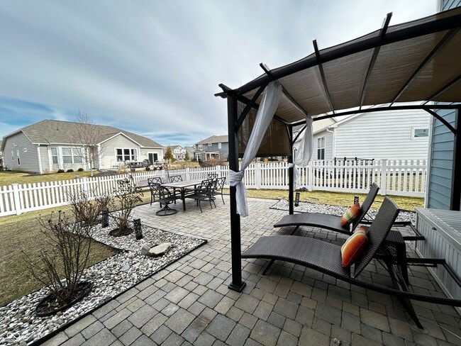 Building Photo - 12588 Hideout Dr