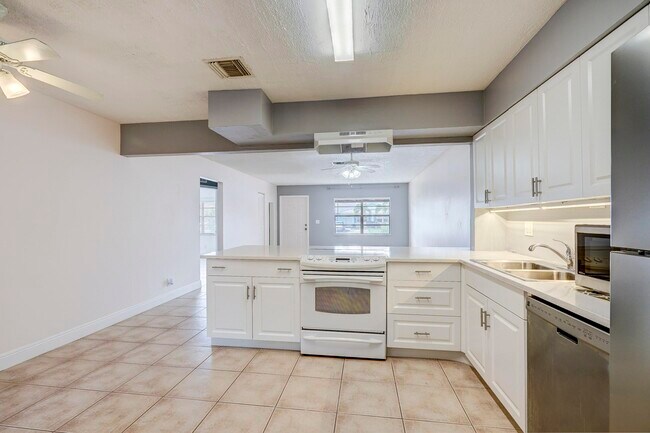 Building Photo - 3929 Kenas St
