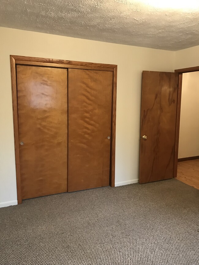 Bedroom Closet - 2914 Fernwood Ave