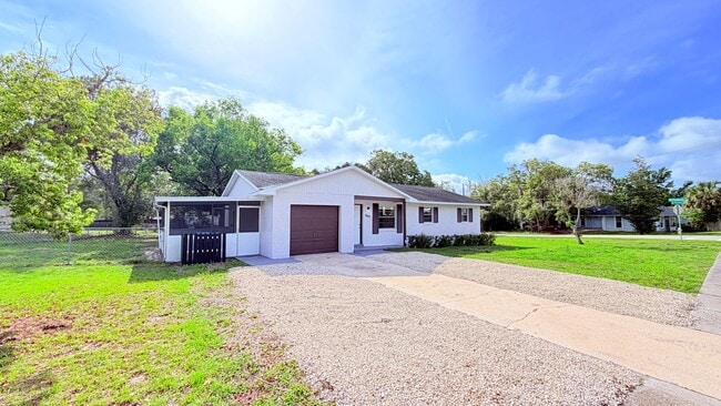 Building Photo - Beautifully Renovated 3-Bedroom Home with Upgrades in Deltona Lakes!!!