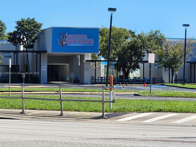 Building Photo - 10 Sheoah Blvd