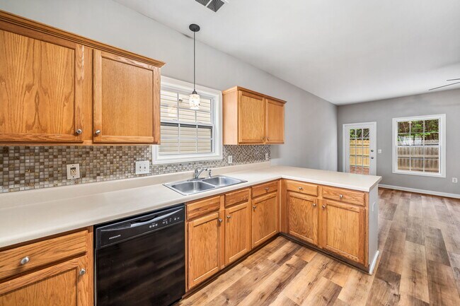Building Photo - 82 Brookvalley Ct W