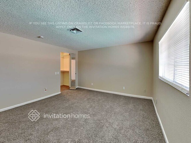 Building Photo - 10108 W Glenrosa Ave