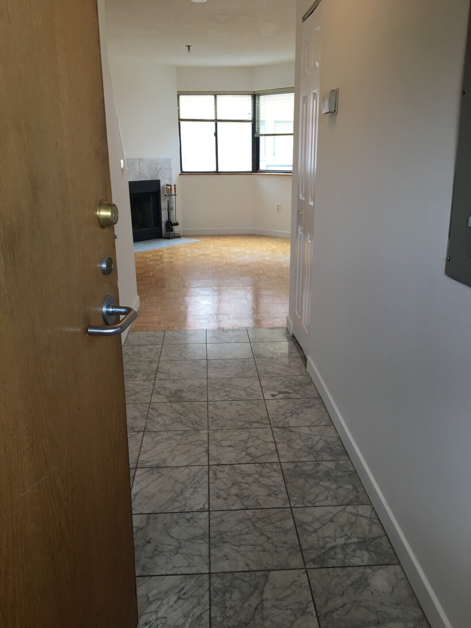 Building Photo - 147 Kelton St