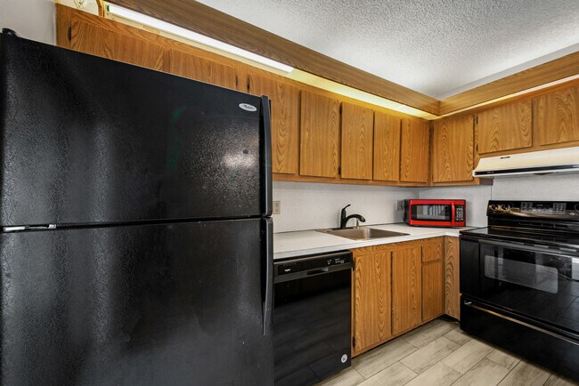 Building Photo - 388 Lake Arbor Dr