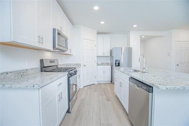 Building Photo - 2930 Sunstar Dr