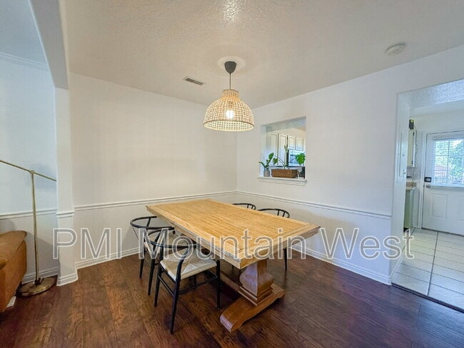 Building Photo - 446 E Parkside Cir