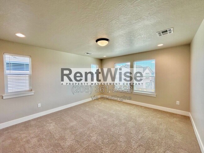 Building Photo - 5925 W Sprig Dr