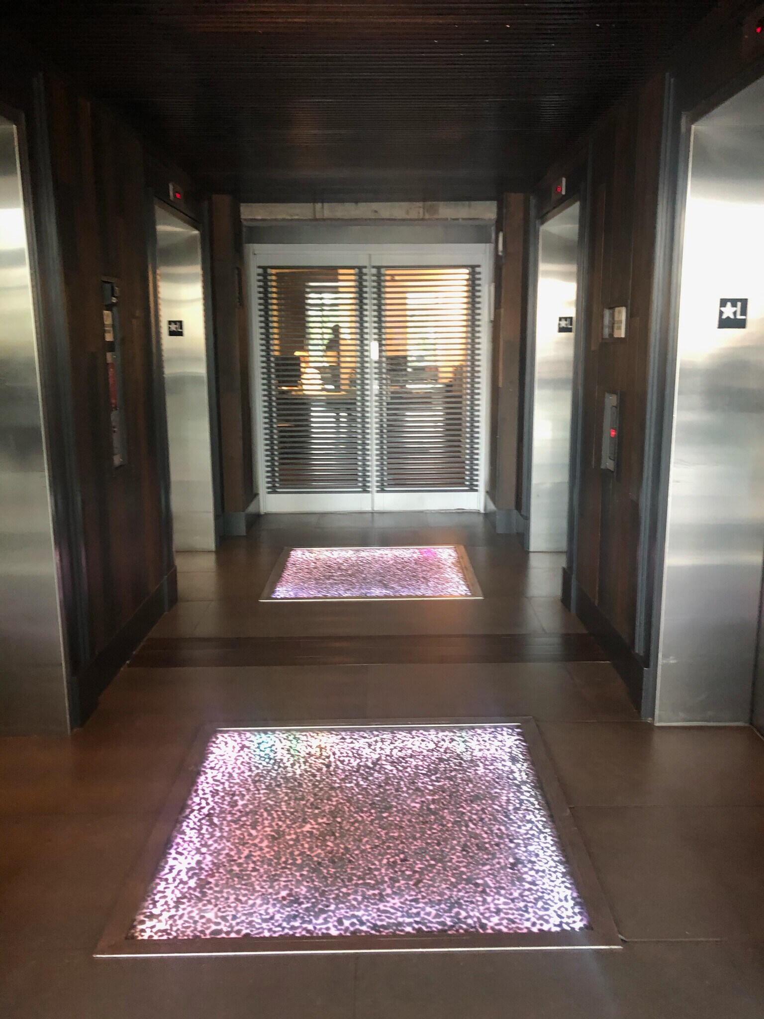 Building Photo - 690 SW 1st Ave