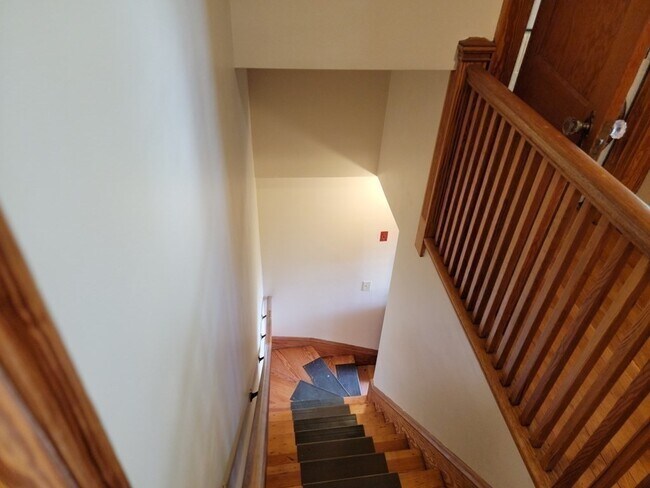 Building Photo - 133 Fairview Ave