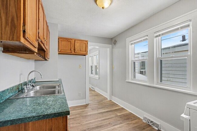 Building Photo - Spacious three-bedroom, one-bath home featuring a functional floor plan, & generous living space