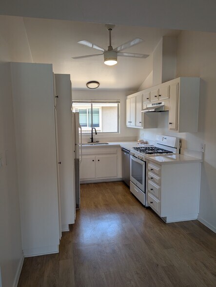 Primary Photo - 4817 San Gordiano Ave