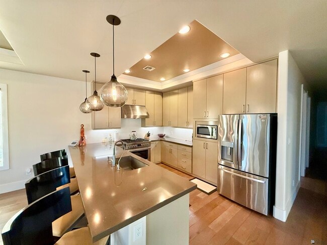 Building Photo - 1330 W Ridgeview Dr