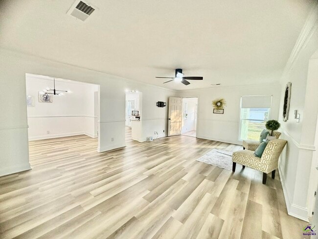 Building Photo - 2800 S Estates Rd