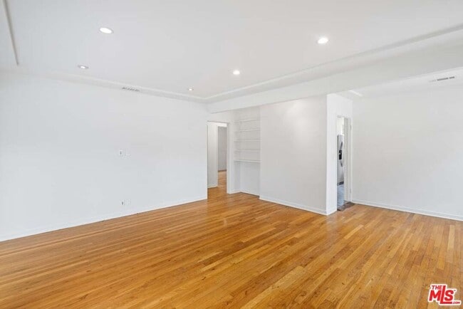 Building Photo - 4753 Saloma Ave