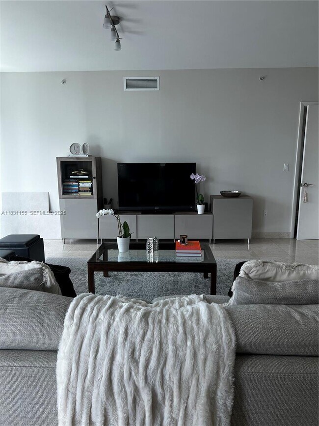 Building Photo - 350 S Miami Ave