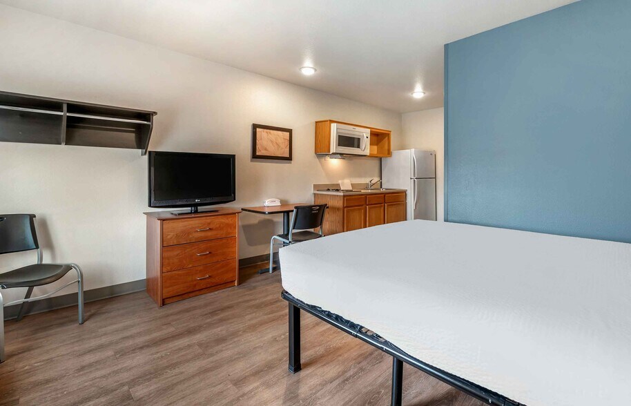 Building Photo - Furnished Studio-Indianapolis - West