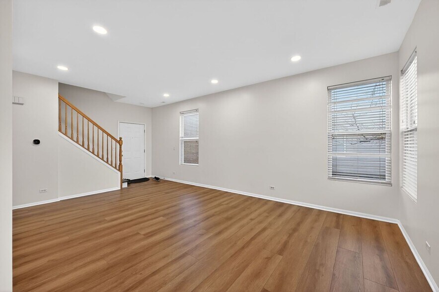 Building Photo - 708 Meadowridge Dr