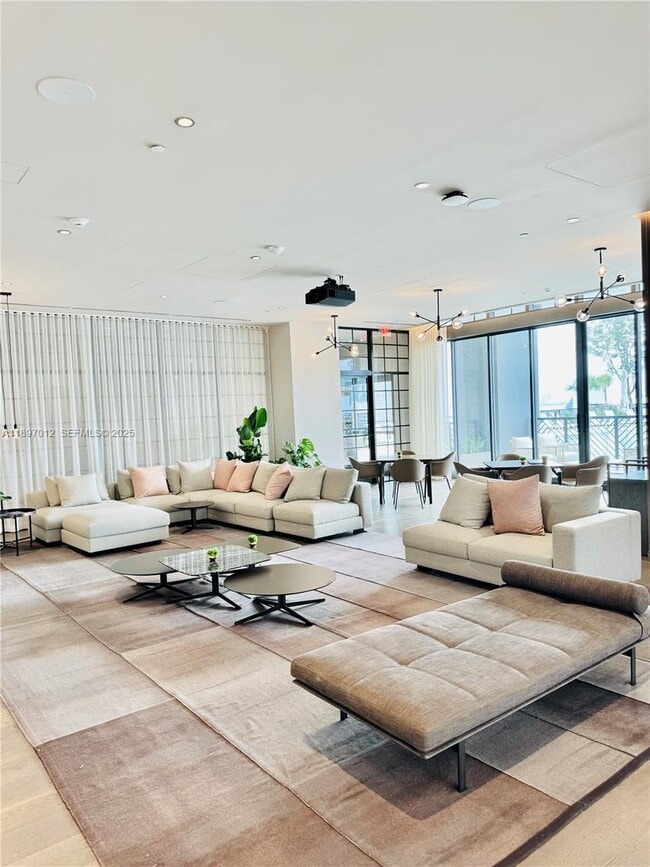 Building Photo - 159 NE 6th St