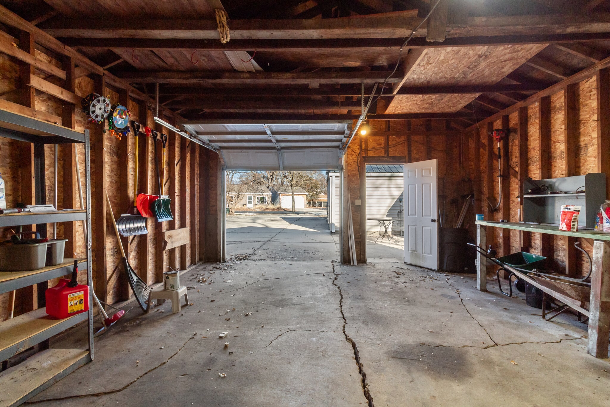 1.5 car garage - 3489 Hargrove St