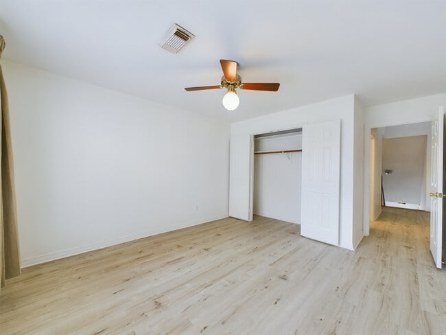 Building Photo - 5627 Winsome Ln