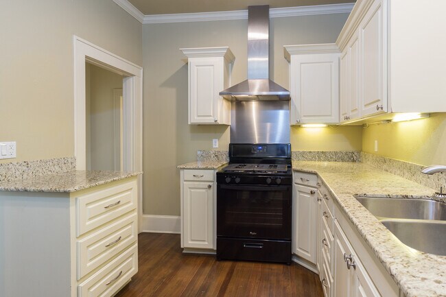 Building Photo - South Highlands