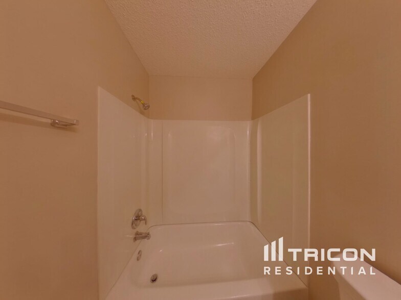 Building Photo - 124 Wigmore Ln