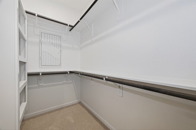 Building Photo - 5015 Bowen Pr Dr