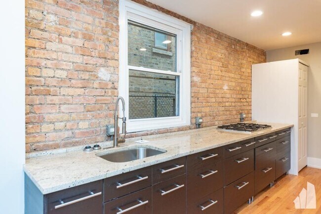 Building Photo - 1 bedroom in Chicago IL 60657