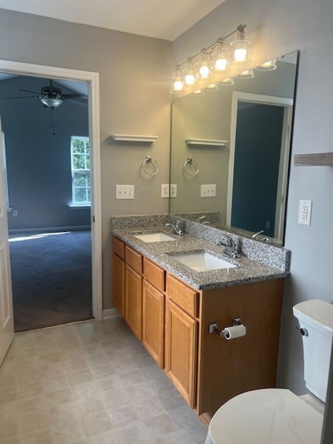 Building Photo - 8 Grosbeak Ln