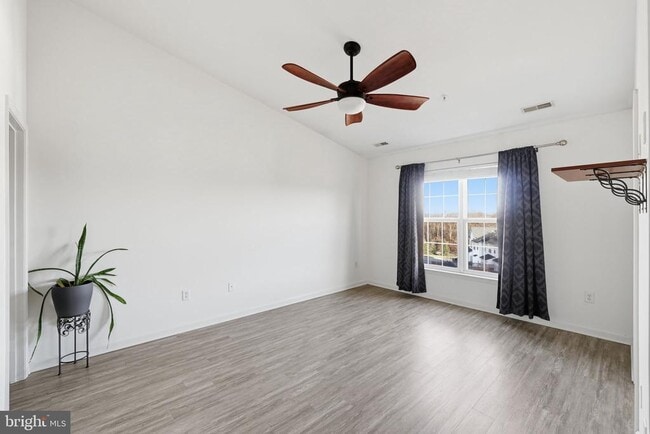 Building Photo - 554 Ellison Ct