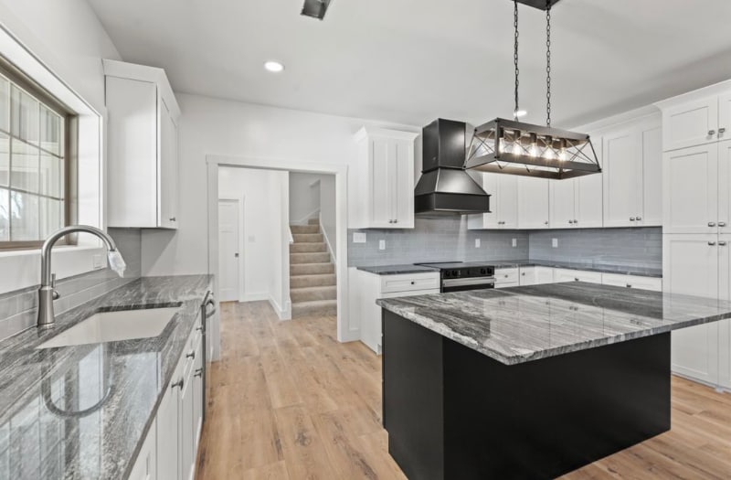 Building Photo - 100 Seven Oaks Dr