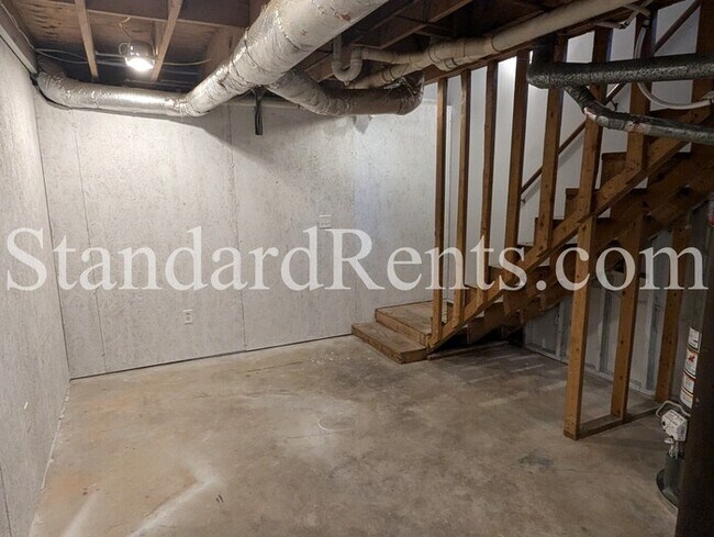 Building Photo - 610 Charity Ln SW