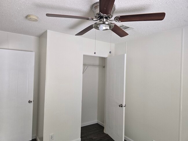 Building Photo - 239 Thompson Cir