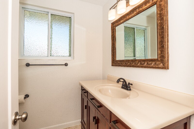 Building Photo - 3985 Royal Arch Dr