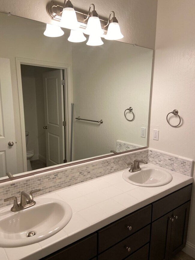 Building Photo - 4 Bedroom home located in Northside Visalia! Available Soon!