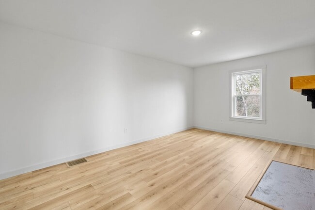 Building Photo - Start the New Year in a new home! This FULLY RENOVATED 3-bedroom in Penn Hills is ready and waiti...