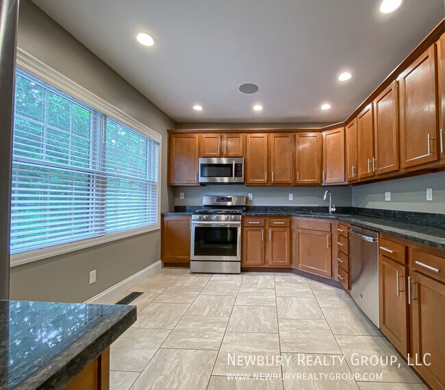 Building Photo - 147 Banksville Pl