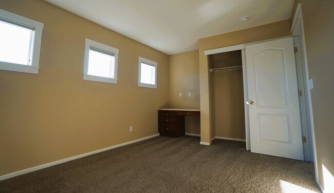 Building Photo - 10536 Unity Pkwy