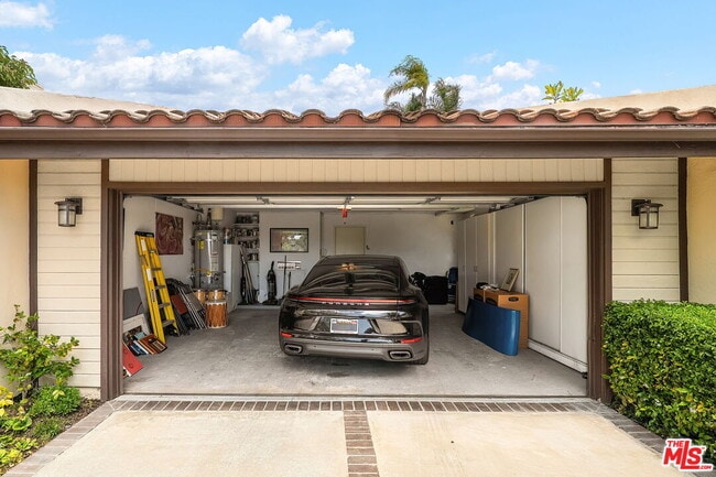 Building Photo - 2528 Angelo Dr
