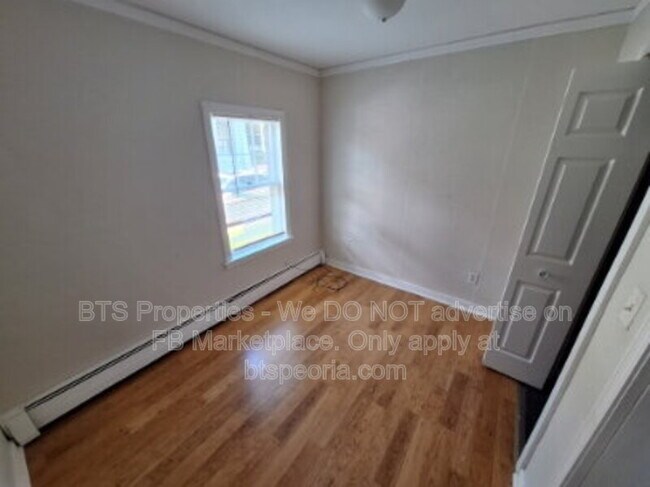 Building Photo - 5917 W Plank Rd