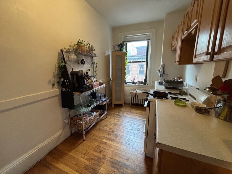 Building Photo - 10 Grove St