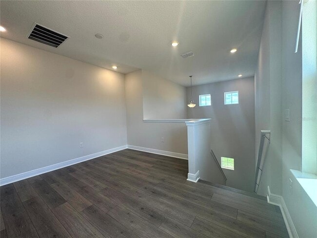 Building Photo - 1900 Sunshine Peak Dr