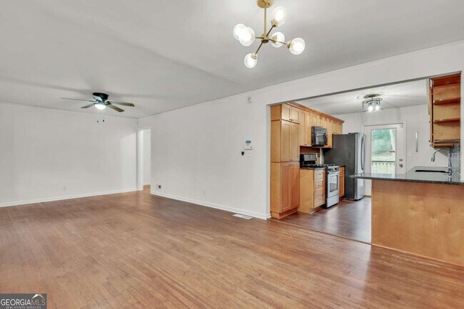 Building Photo - 2015 E Camellia Dr