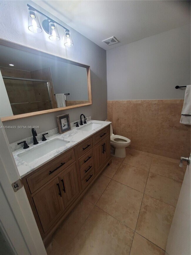 Building Photo - 7858 Dixie Beach Cir