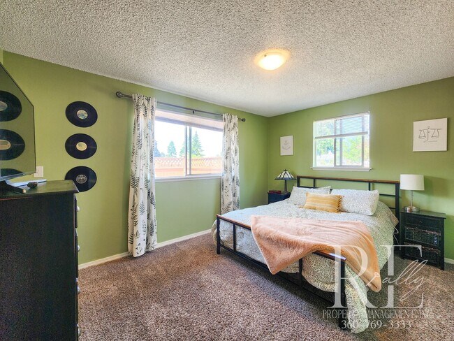 Building Photo - Earthy Warm and Inviting 3-Bd Rambler