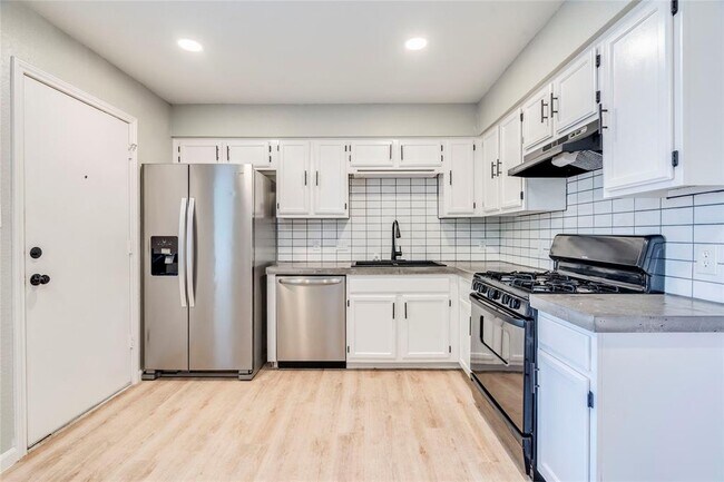 Building Photo - 13808 Lothian Dr